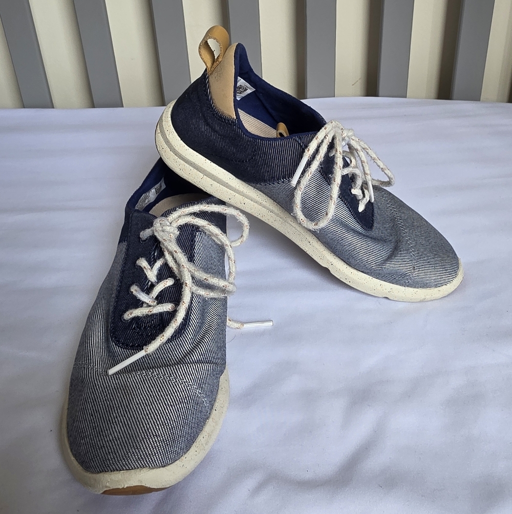 TOMS Cabrillo Lace Up Sneakers In Denim Chambray Womens Size 6